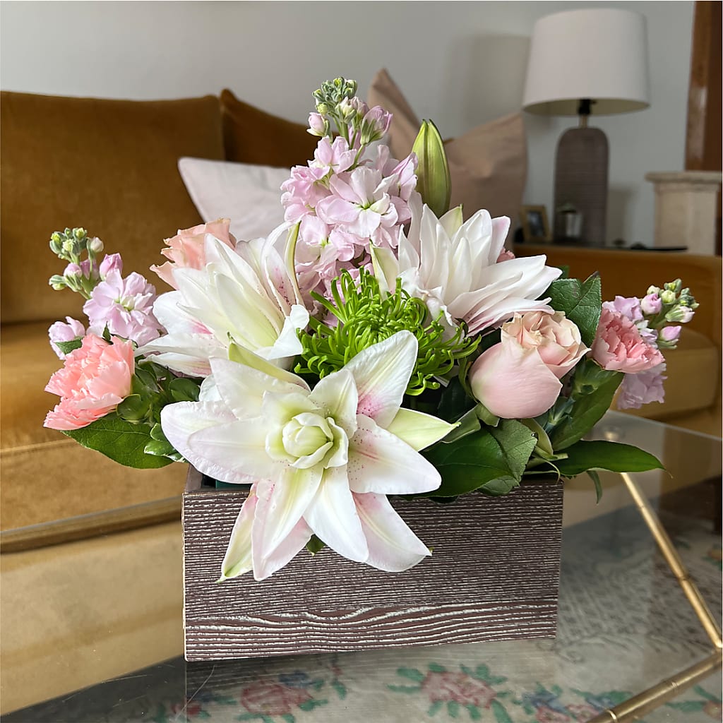 Beautiful Spirit Basket –  Charlynda Fleuriste, Sherbrooke PQ
