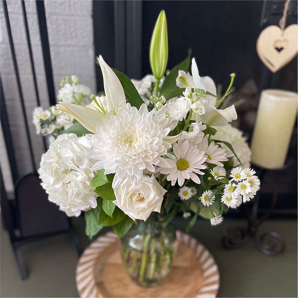 Classic Ivory – A Florist Original –  Charlynda Fleuriste, Sherbrooke PQ