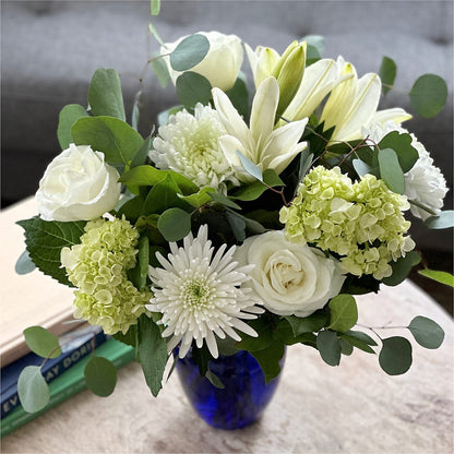 Snowy Dreams Bouquet –  Charlynda Fleuriste, Sherbrooke PQ