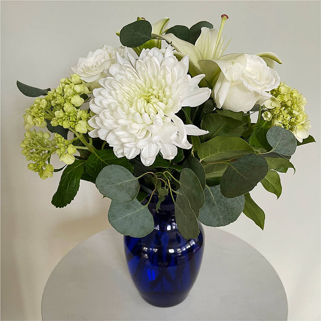 Snowy Dreams Bouquet –  Charlynda Fleuriste, Sherbrooke PQ