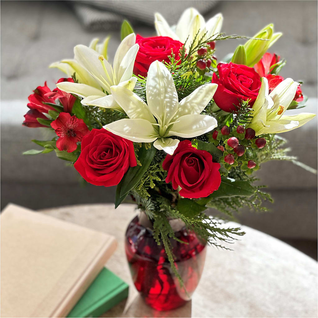 Evergreen Delight Bouquet –  Charlynda Fleuriste, Sherbrooke PQ