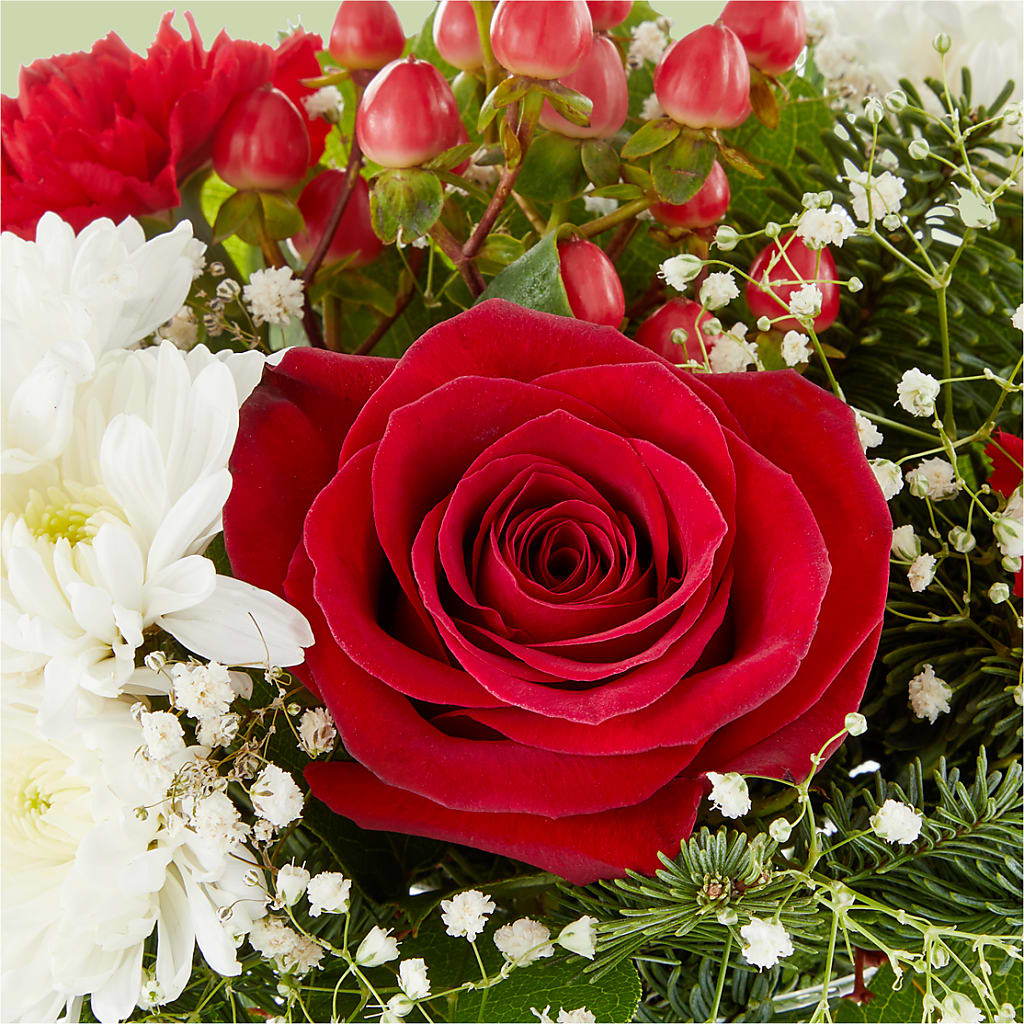 Chance of Flurries Bouquet –  Charlynda Fleuriste, Sherbrooke PQ