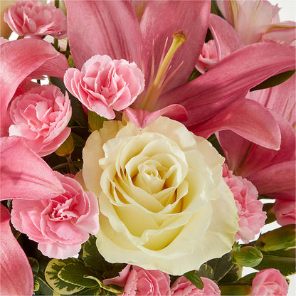 Piece of Cake Bouquet –  Charlynda Fleuriste, Sherbrooke PQ