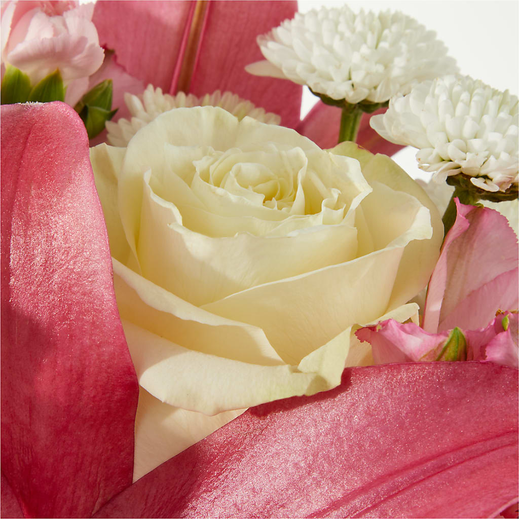 Piece of Cake Bouquet –  Charlynda Fleuriste, Sherbrooke PQ