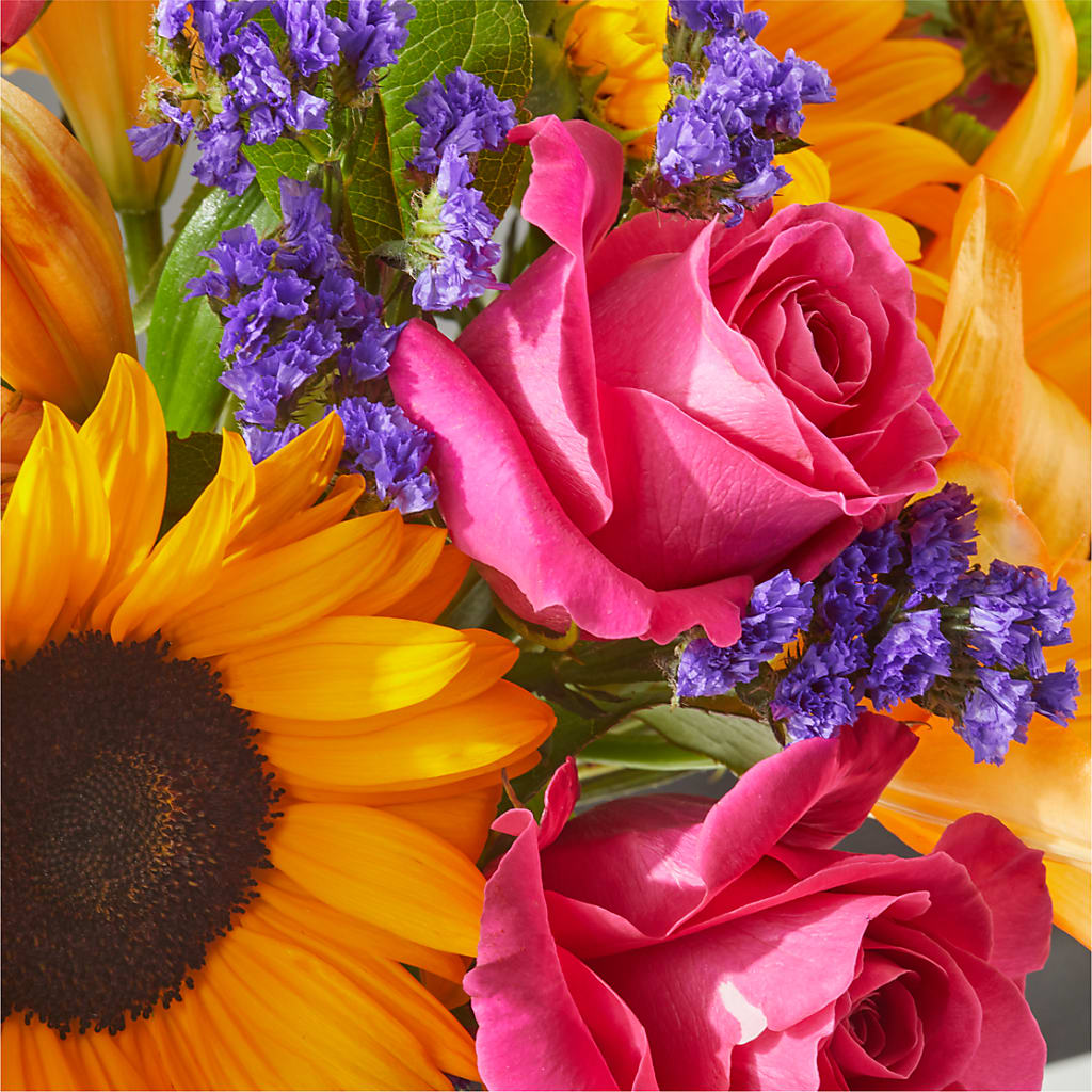 Joyful Bouquet –  Charlynda Fleuriste, Sherbrooke PQ