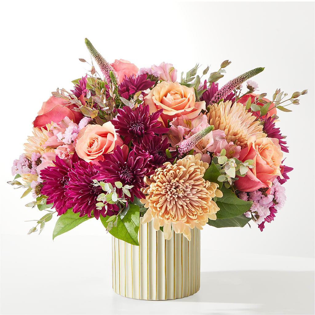 Berry Cobbler Bouquet with Ivory Vase –  Charlynda Fleuriste, Sherbrooke PQ