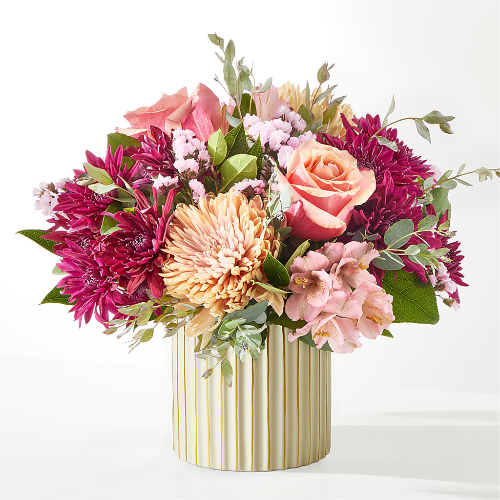 Berry Cobbler Bouquet with Ivory Vase –  Charlynda Fleuriste, Sherbrooke PQ