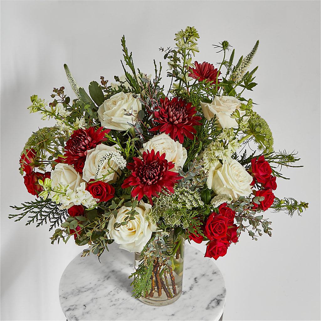 Favorite Traditions Bouquet –  Charlynda Fleuriste, Sherbrooke PQ