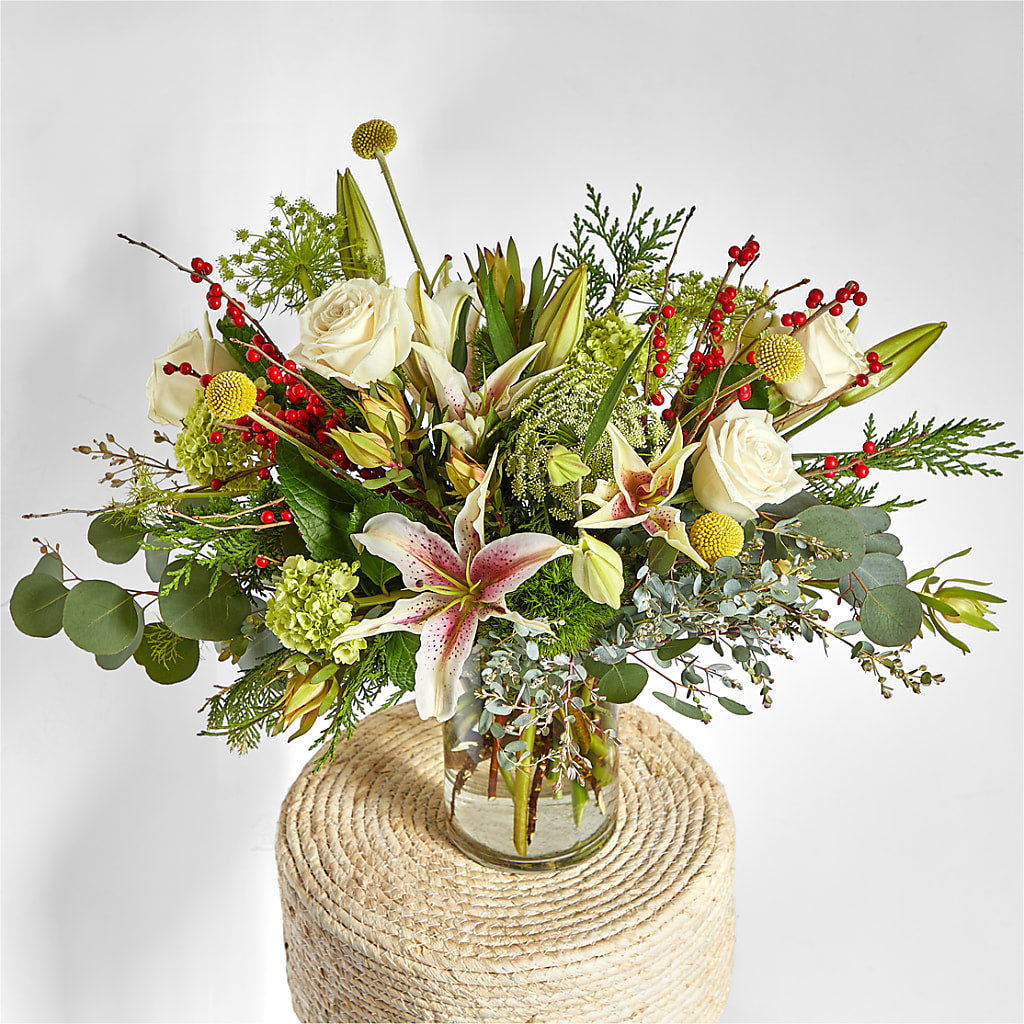 Berry & Bright Bouquet –  Charlynda Fleuriste, Sherbrooke PQ