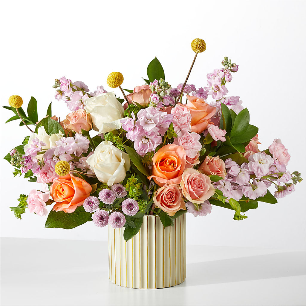 Bouquet de marché français avec vase ivoire