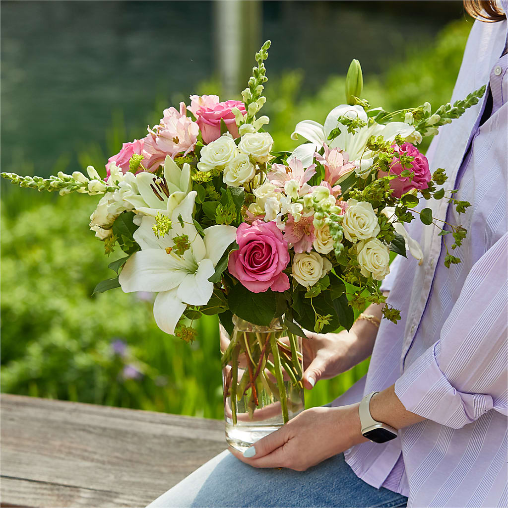 Fondly Bouquet –  Charlynda Fleuriste, Sherbrooke PQ