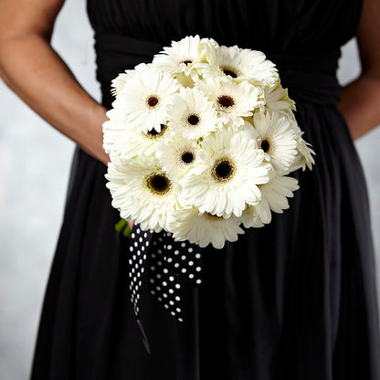 Daisy Delight Bouquet –  Charlynda Fleuriste, Sherbrooke PQ