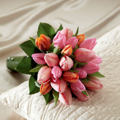 Embraceable Bouquet –  Charlynda Fleuriste, Sherbrooke PQ