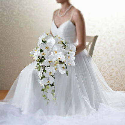 Classic White Bouquet –  Charlynda Fleuriste, Sherbrooke PQ