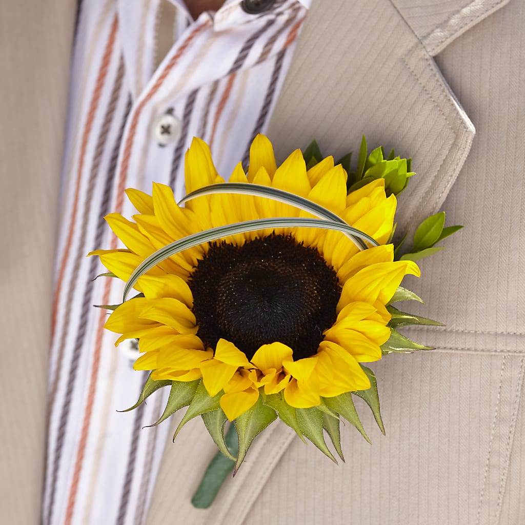 Free Spirit Boutonniere –  Charlynda Fleuriste, Sherbrooke PQ