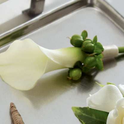 White Calla Boutonniere –  Charlynda Fleuriste, Sherbrooke PQ